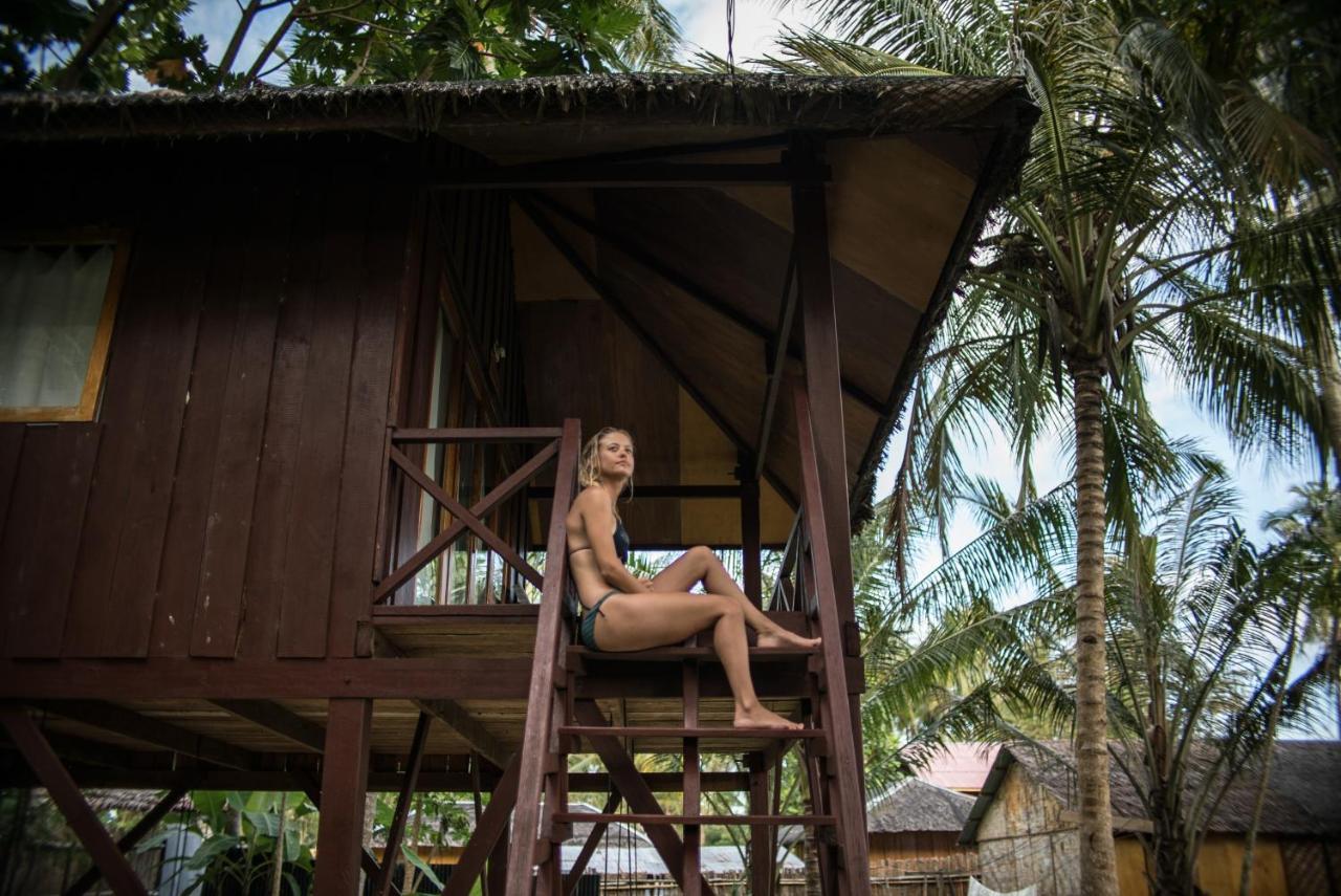 Simeulue Surflodges Lasikin Eksteriør bilde